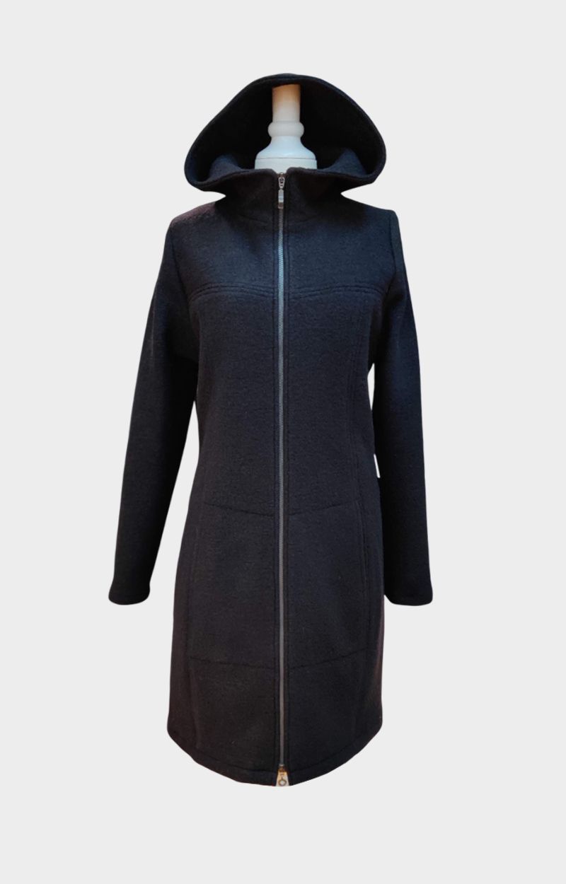 villa-musta-huppu-kotimainen-damadesign