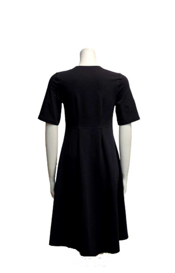kotimainen-naisten-vaate-mekko-yksilöllinen-musta-dama-design
