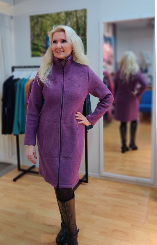 villakangas-kotimainen-takki-lila-villa-pitkä-takki-vetoketjulla-damadesignfi