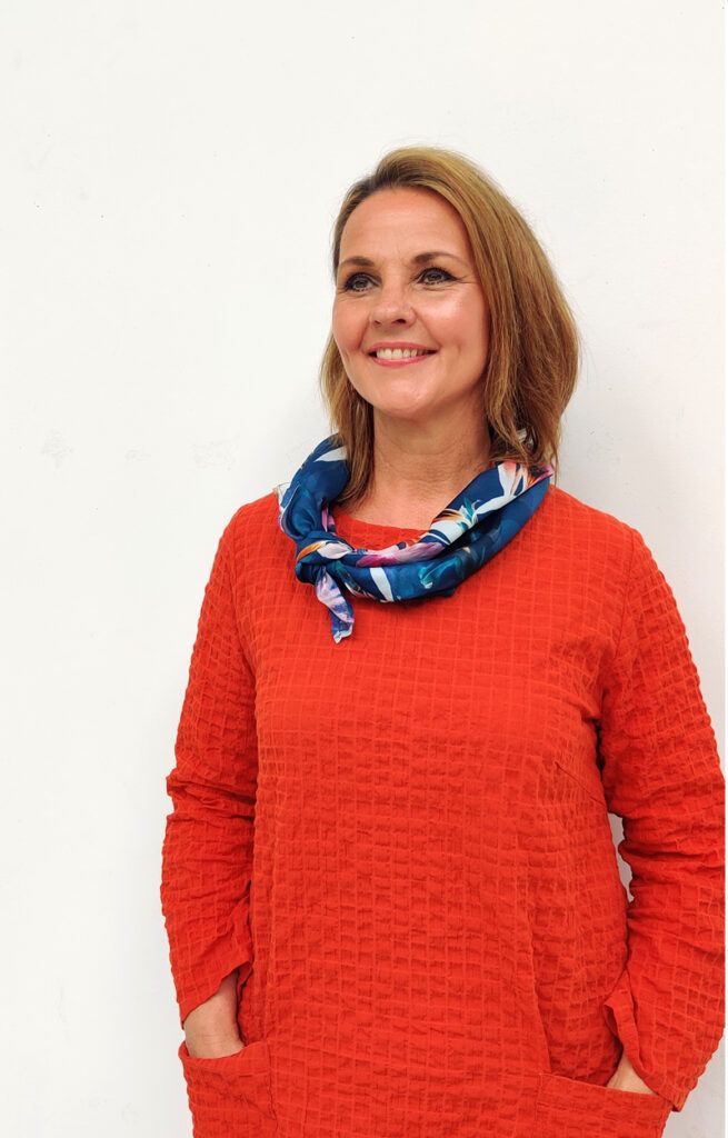 puuvilla-mekko-helteisiin-taskuilla-XS-3XL-damadesign