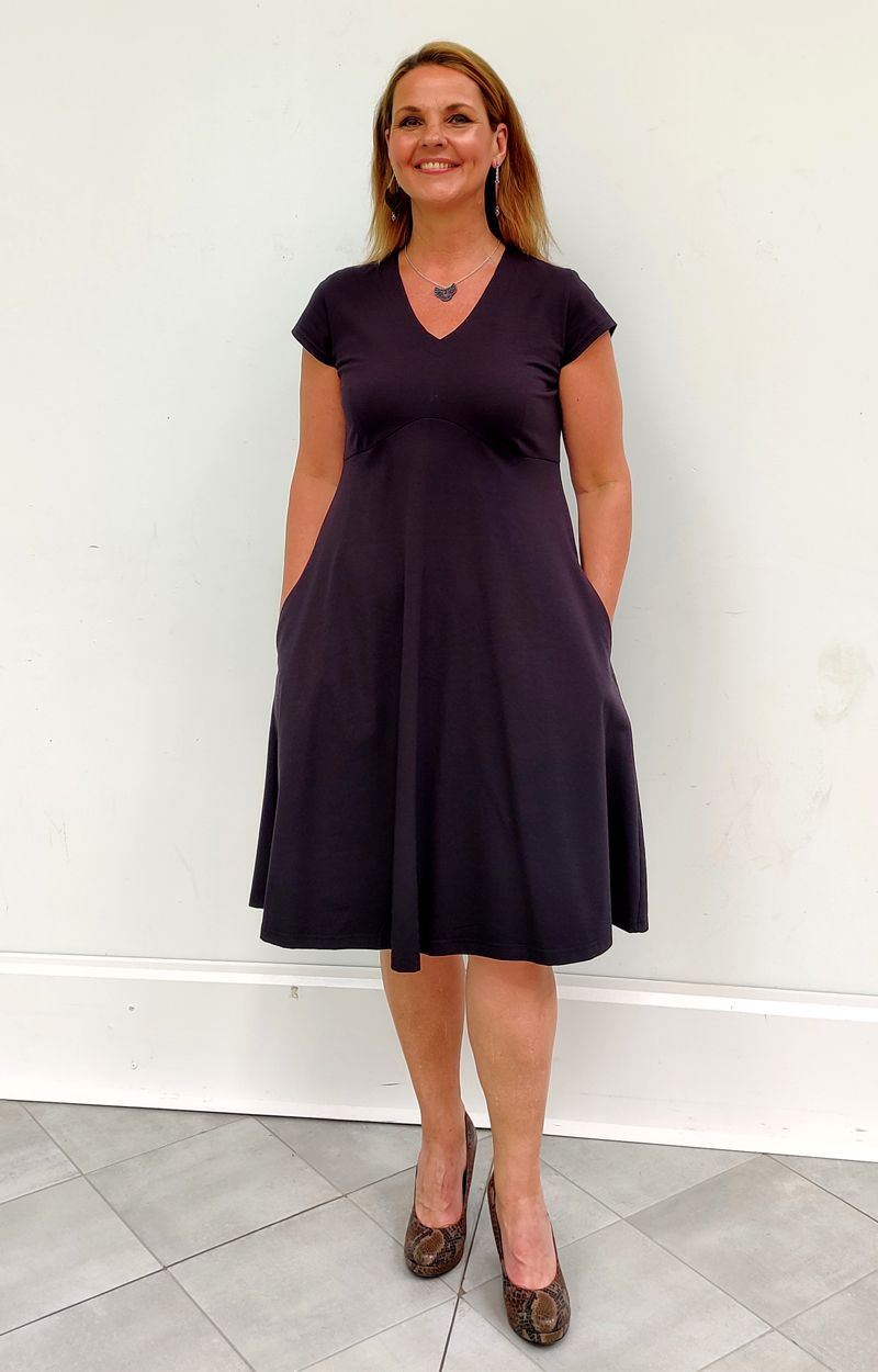 musta-mekko-pikkuhihat-damadesign