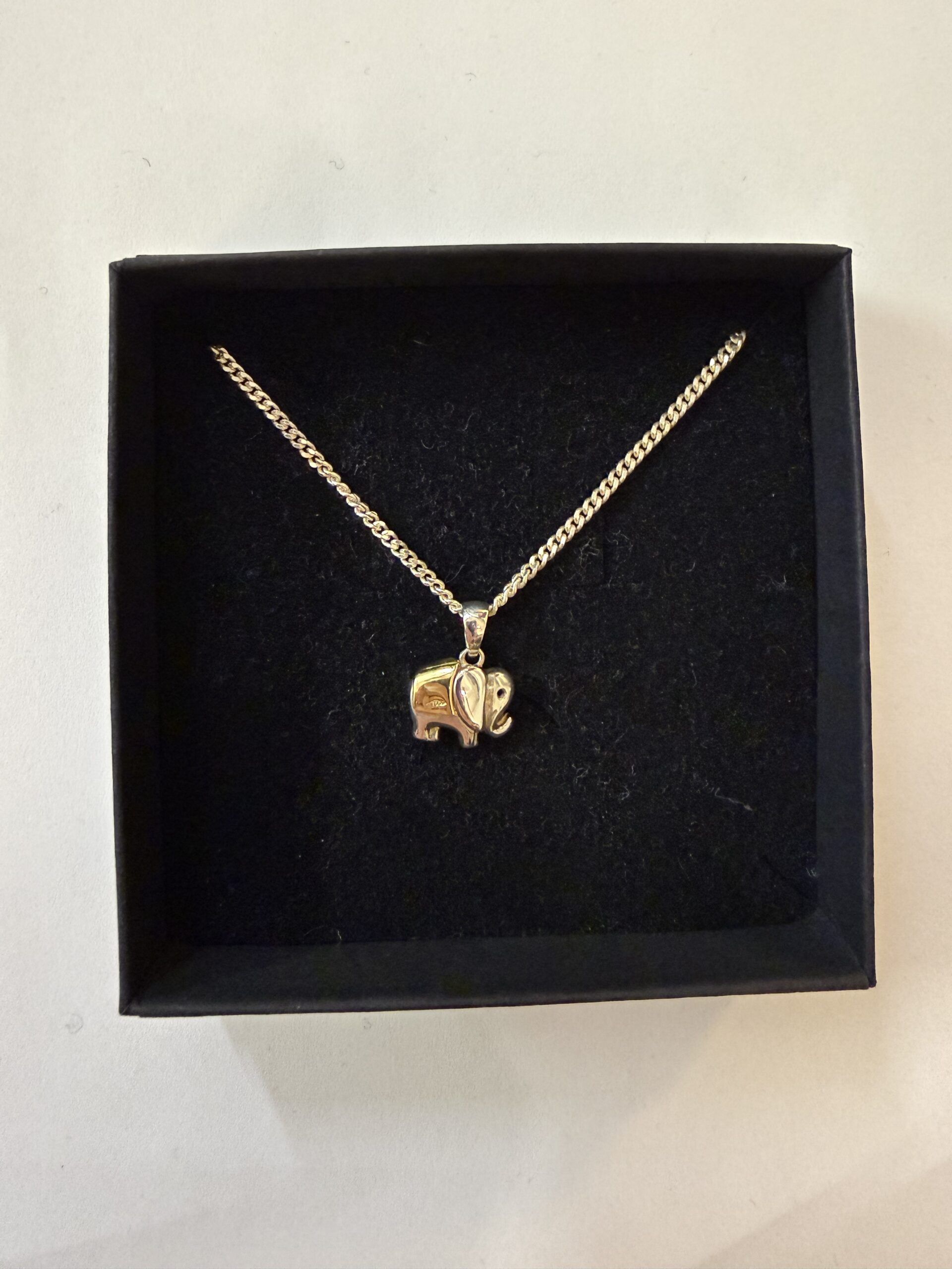 hopea-kulta-norsu-riipus-koru