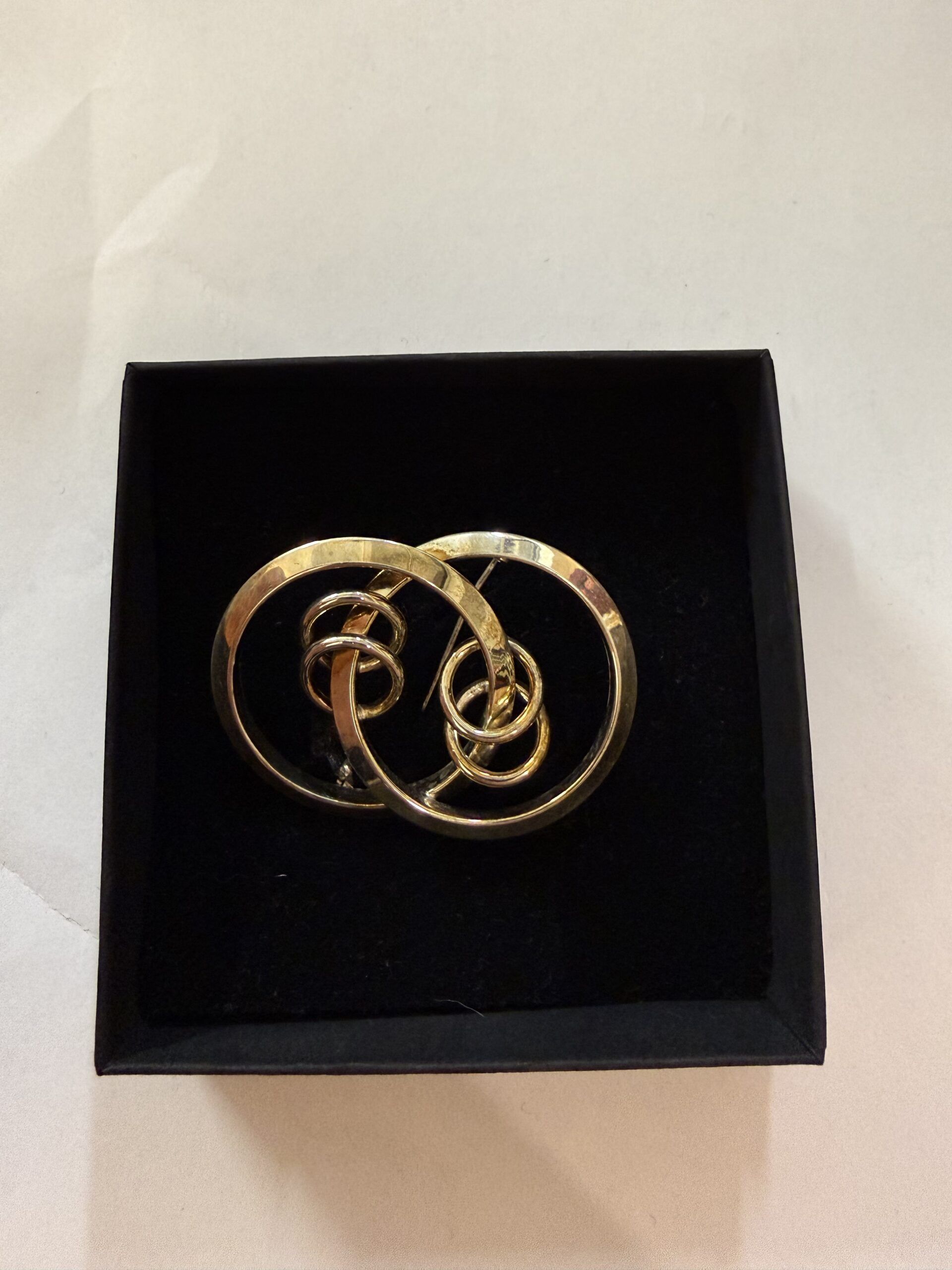 uniikki-hopea-design-rintakoru