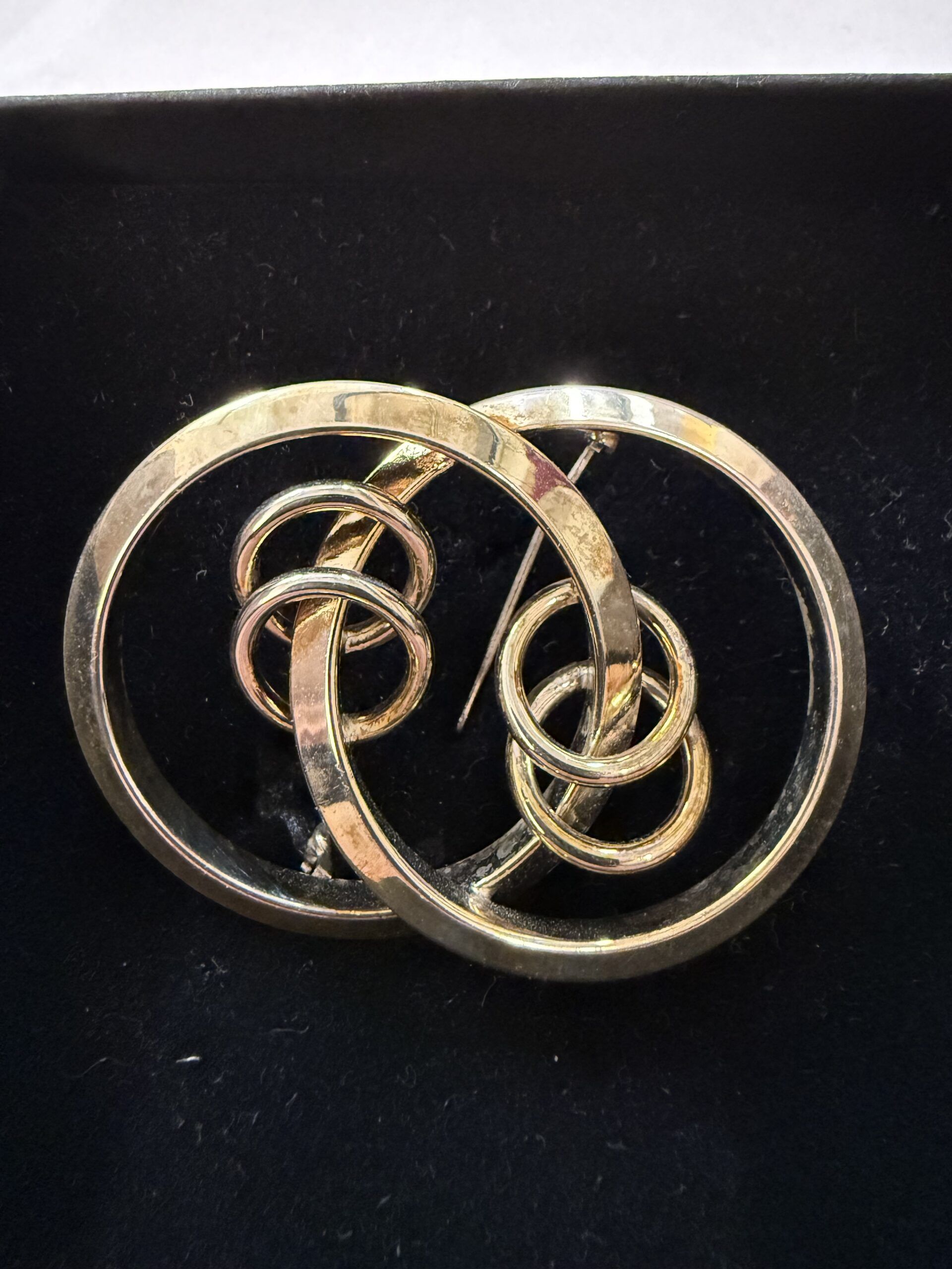 uniikki-hopea-rintakoru-design