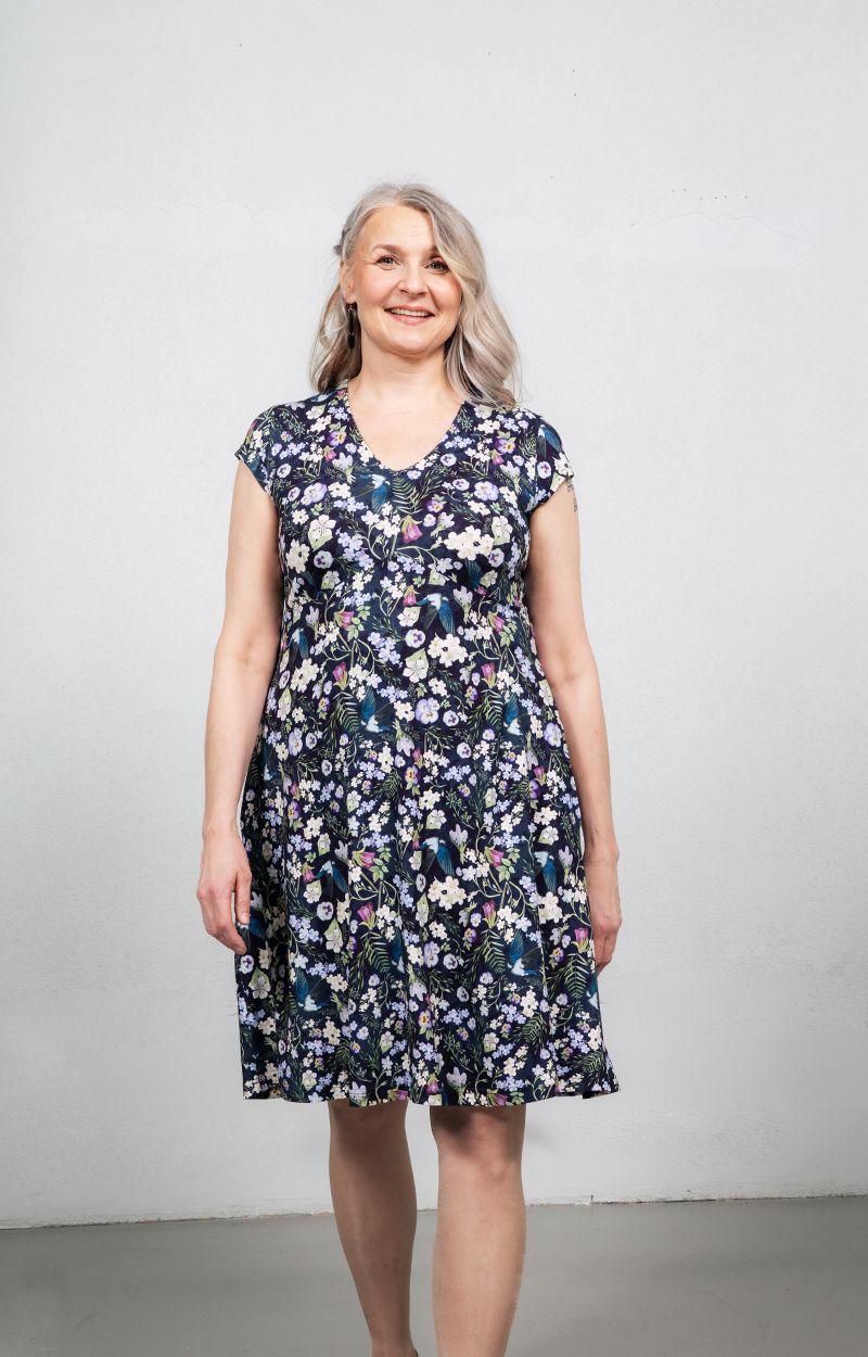 kesä-mekko-kuviollinen-taskut-koot-XS-3XL-dama-design