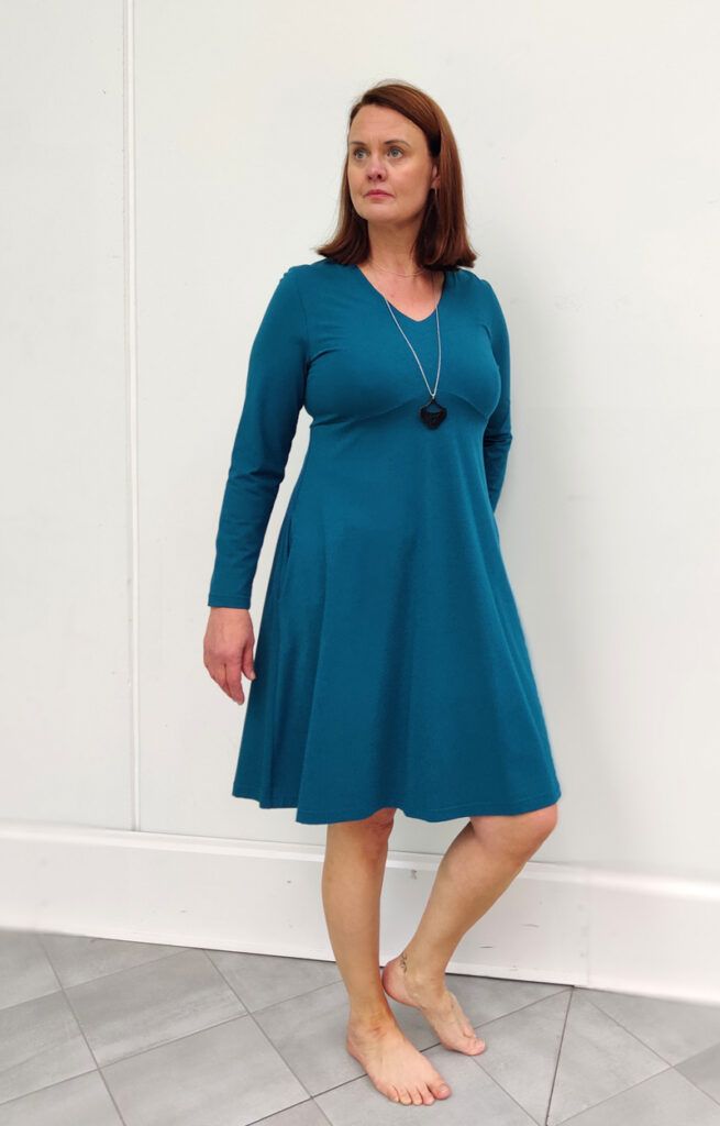 kotimainen-mekko-hyvä-istuvuus-koot-S-3XL-damadesign