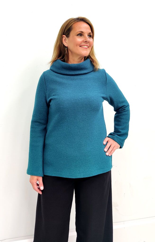 merinovilla-pusero-petroli-kauluksella-dama-design