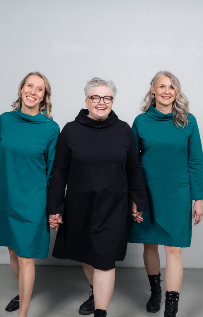 college-mekko-tehty-Suomessa-koot-XS-3XL-dama-design