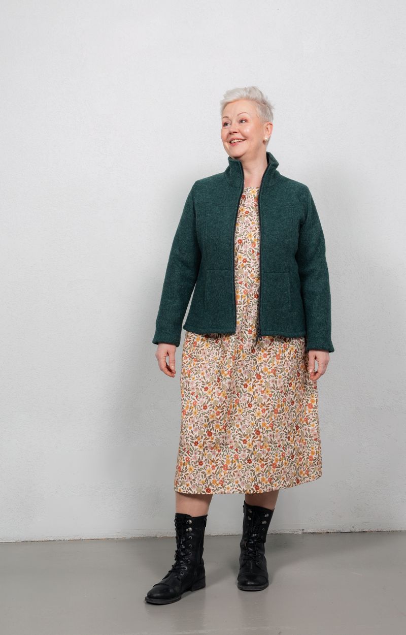 kotimainen-lyhyt-takki-100%villaa-vetoketju-taskut-dama-design