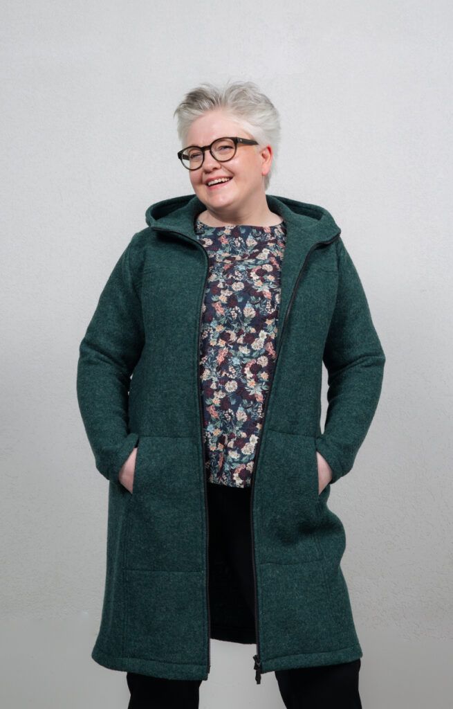 naisten-takki-100%villa-koot-XS-3XL-taskut-huppu-hyvä-istuvuus-dama-design