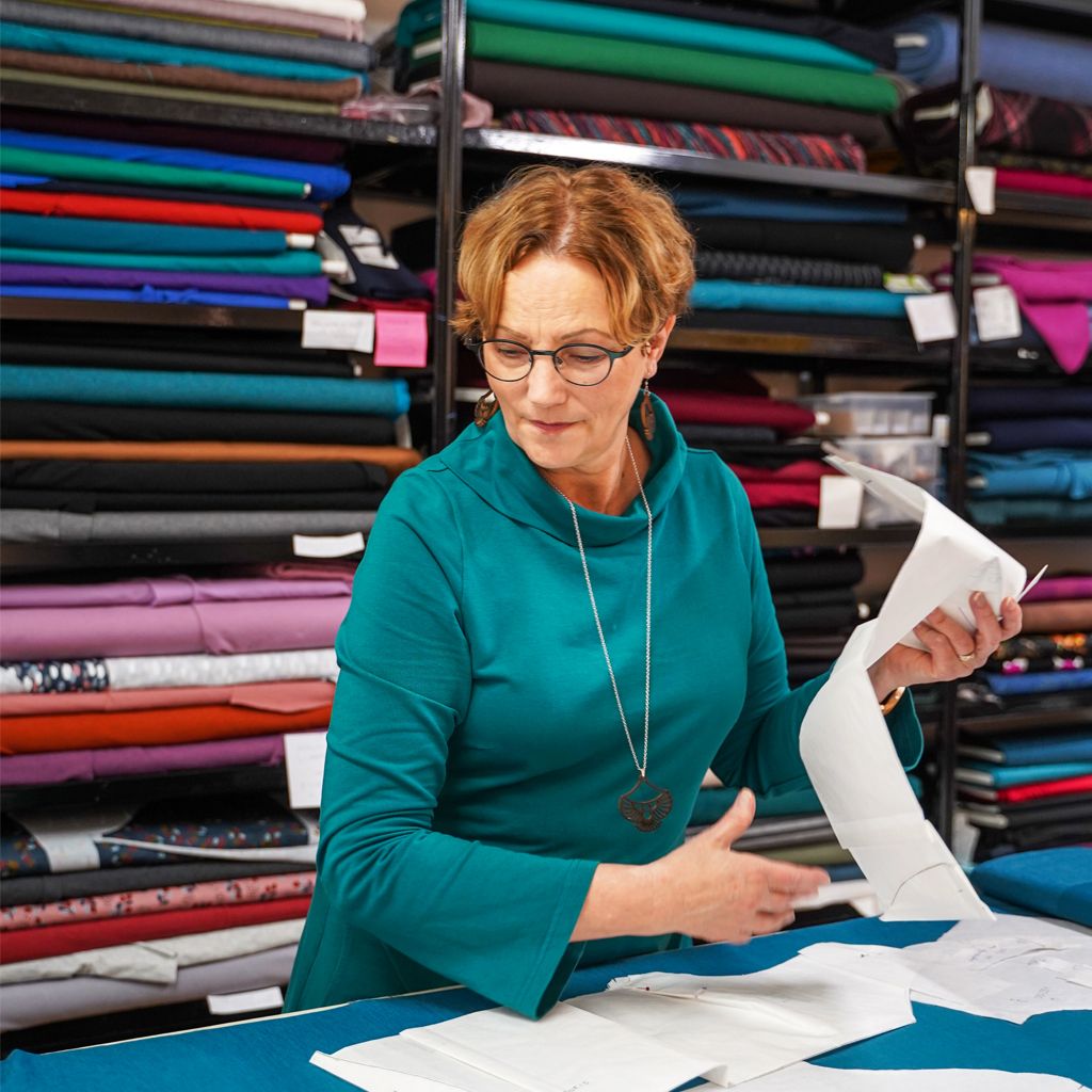 suunnittelija-suomalainen-naistenvaate-mallisto-dama-design