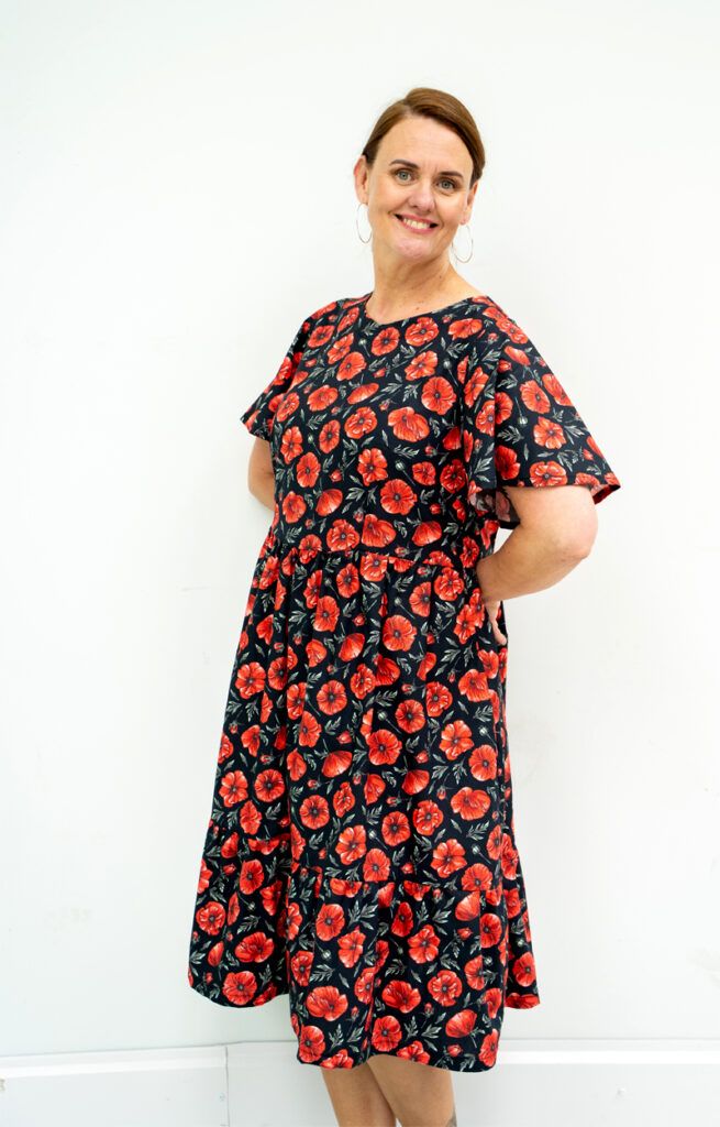 mekko-punainen-unikko-puuvilla-Suomessa-tehty-dama-design