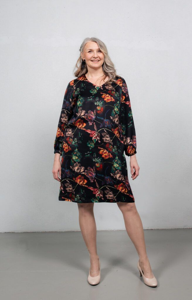 juhla-mekko-viskoosi-satiini-tulppaani-taskut-damadesign