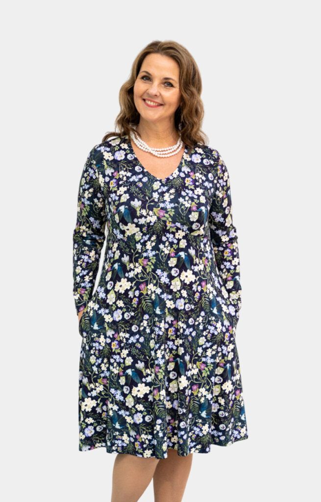 kotimainen-mekko-viskoosi-kukka-koot XS-3XL-damadesign